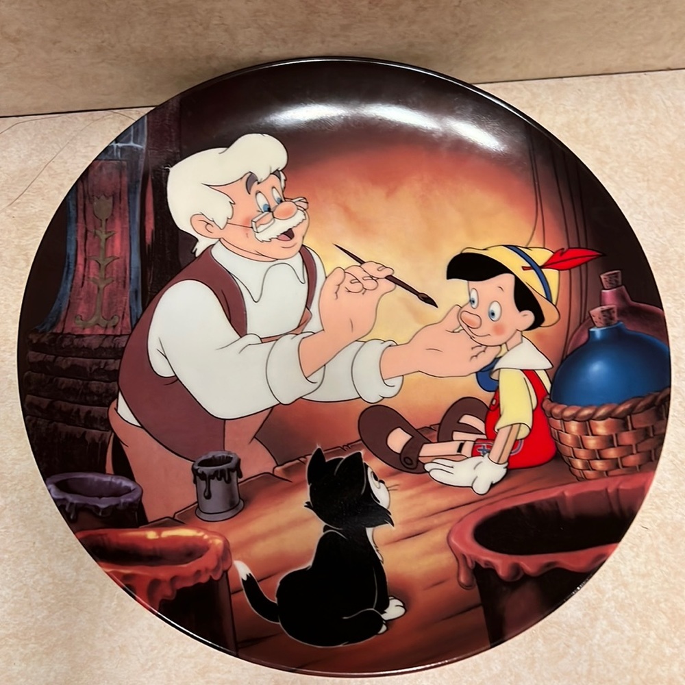 Geppetto creates Pinocchio Plate Walt Disney 1989